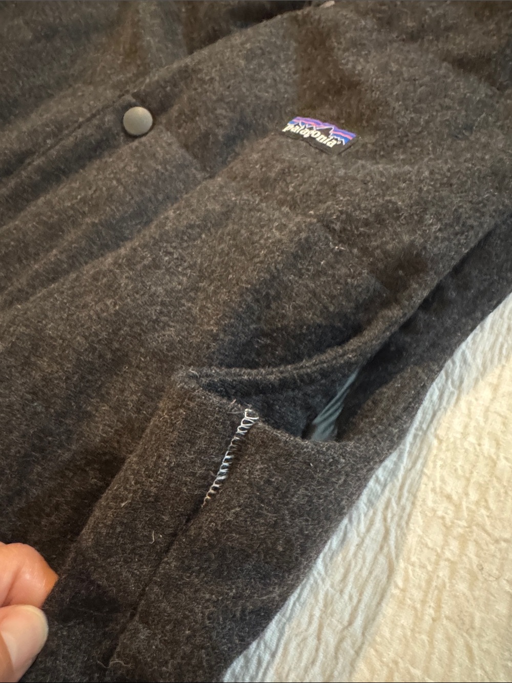 Patagonia Recycled Wool Bomber Men's Charcoal Snap-Front Vest - Picture 9 of 9